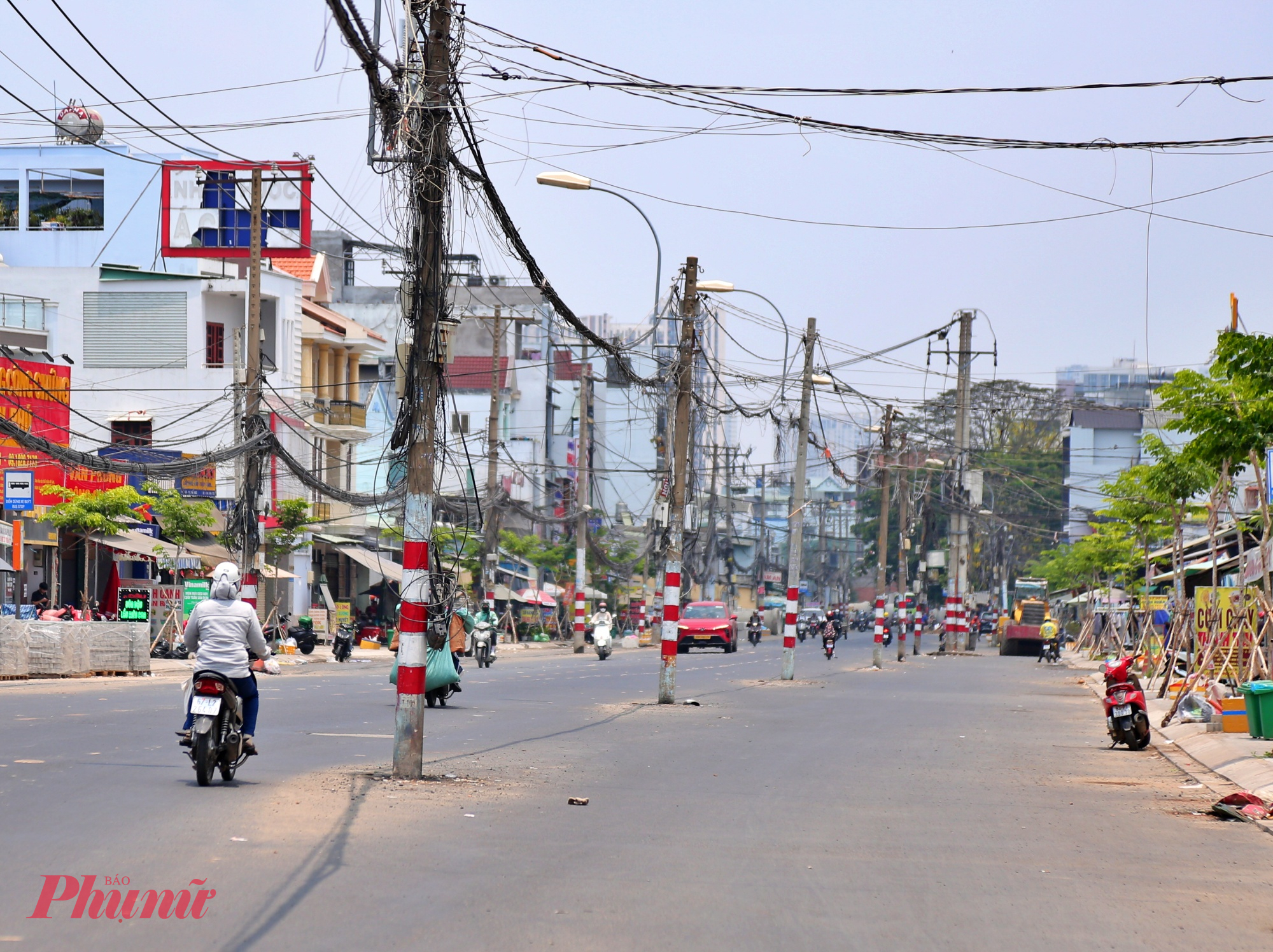 Dự án nâng cấp, mở rộng đường Nguyễn Thị Định dài gần 2km, tổng mức đầu tư hơn 2.000 tỉ đồng, do Ban Quản lý dự án đầu tư xây dựng khu vực TP Thủ Đức làm chủ đầu tư, được khởi công từ ngày 26/4/2025.