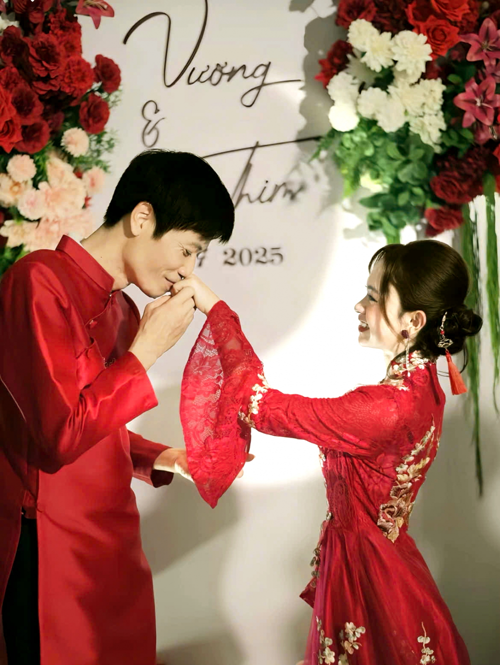 Khoảnh khắc hạnh phúc của cặp đôi trong ngày trọng đại - Ảnh do nhân vật cung cấp