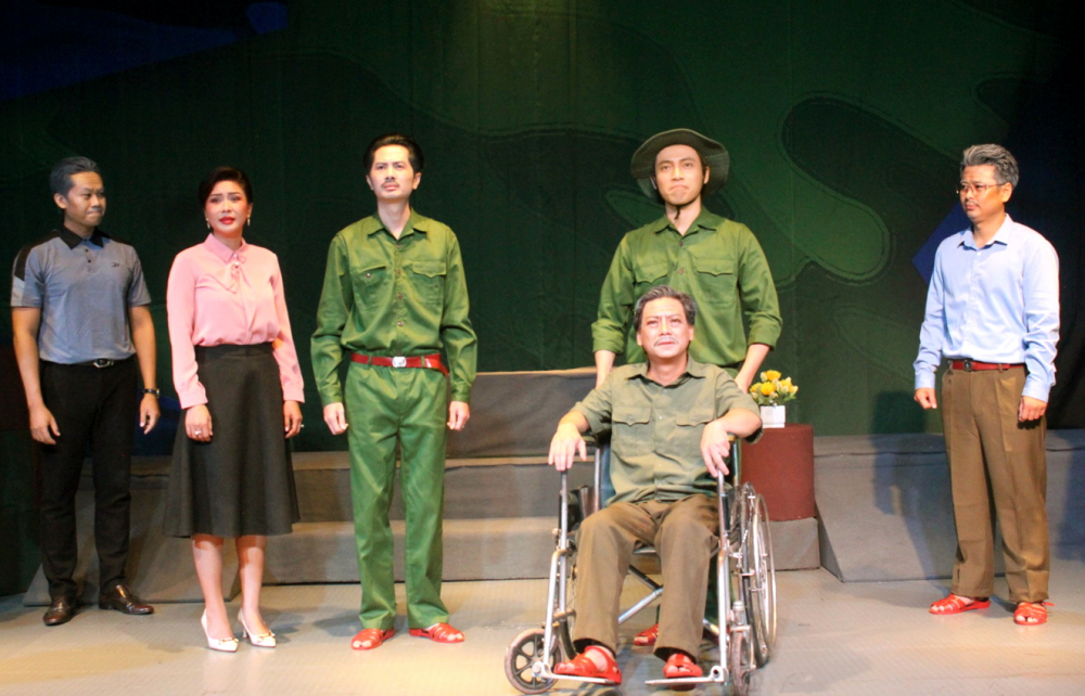 Vở kịch Đồng chí tham gia Liên hoan Sân khấu Busan 2025 mở ra giai đoạn mới  cho hoạt động giao lưu, hợp tác quốc tế của sân khấu TPHCM - ẢNH: NGỌC TUYẾT