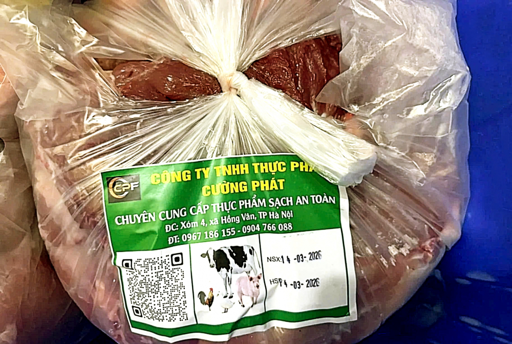 Thịt heo do Công ty TNHH Thực phẩm Cường Phát giao đến bếp ăn của một trường tiểu học ở TP Hà Nội vào ngày 14/3 - Ảnh do nhà trường cung cấp