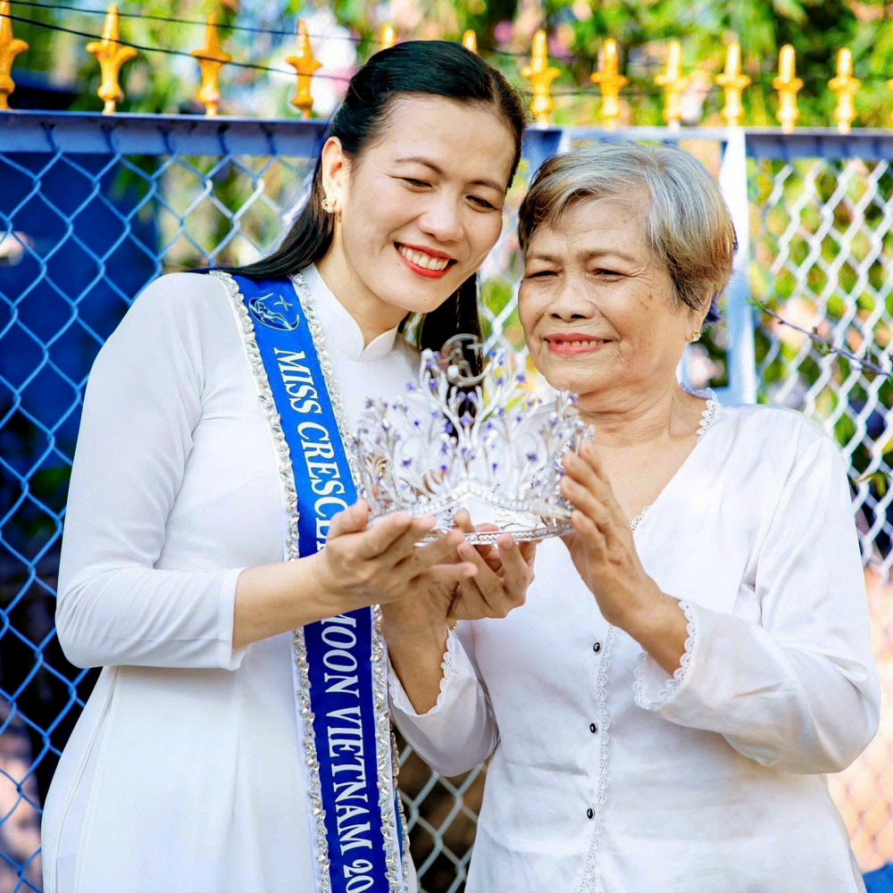 Mẹ hoa hậu Minh Tâm luôn tự hào về con gái - Ảnh do nhân vật cung cấp