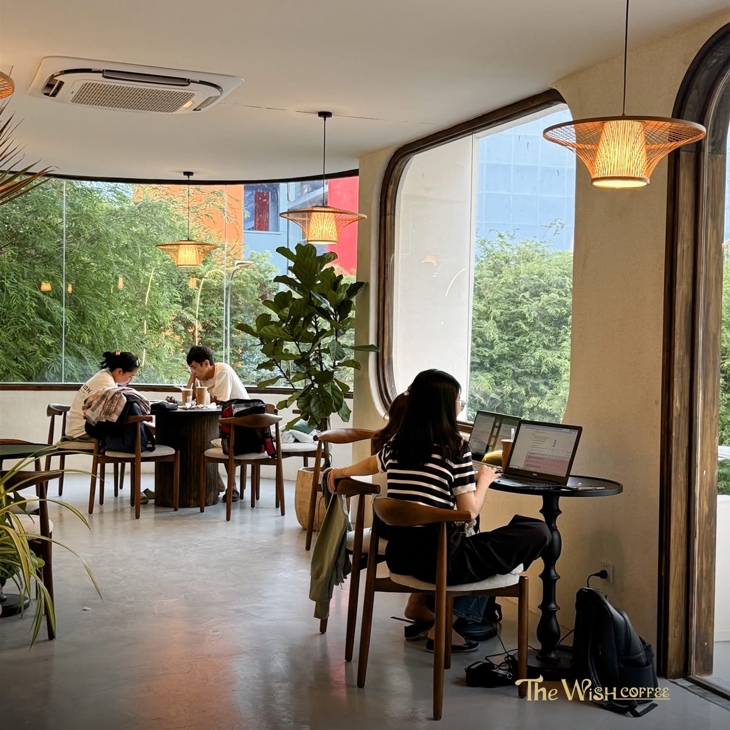 Trên tuyến đường Sư Vạn Hạnh sầm uất (quận 10), The Wish Coffee là một quán cà phê hướng đến giới trẻ với phong cách thiết kế theo xu hướng wabi-sabi – tối giản, nhẹ nhàng và mang cảm giác thư giãn. Không gian quán được đầu tư chỉn chu với tông màu trầm ấm, nhiều góc ngồi linh hoạt, phù hợp cả làm việc cá nhân lẫn trò chuyện nhóm, bên cạnh đó, quán có wifi, máy lạnh và khu vực ngồi khá thoải mái cho khách ở lâu. Menu tập trung vào các loại cà phê, trà trái cây, trà sữa, sinh tố và nước ép, những dòng đồ uống phổ biến, dễ tiếp cận với nhiều đối tượng khách hàng . Mức giá nhìn chung thuộc phân khúc trung bình, dao động từ