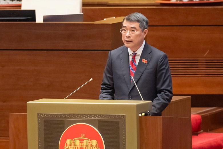 Thủ tướng Lê Minh Hưng trình bày báo cáo kinh tế - xã hội chiều 9/4 - ảnh: QH