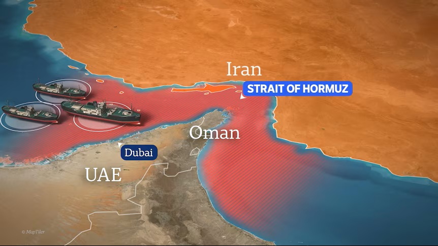 Lực lượng Vệ binh Cách mạng Iran tiếp tục đe dọa các tàu thuyền tìm cách đi qua eo biển Hormuz - Ảnh: ABC News