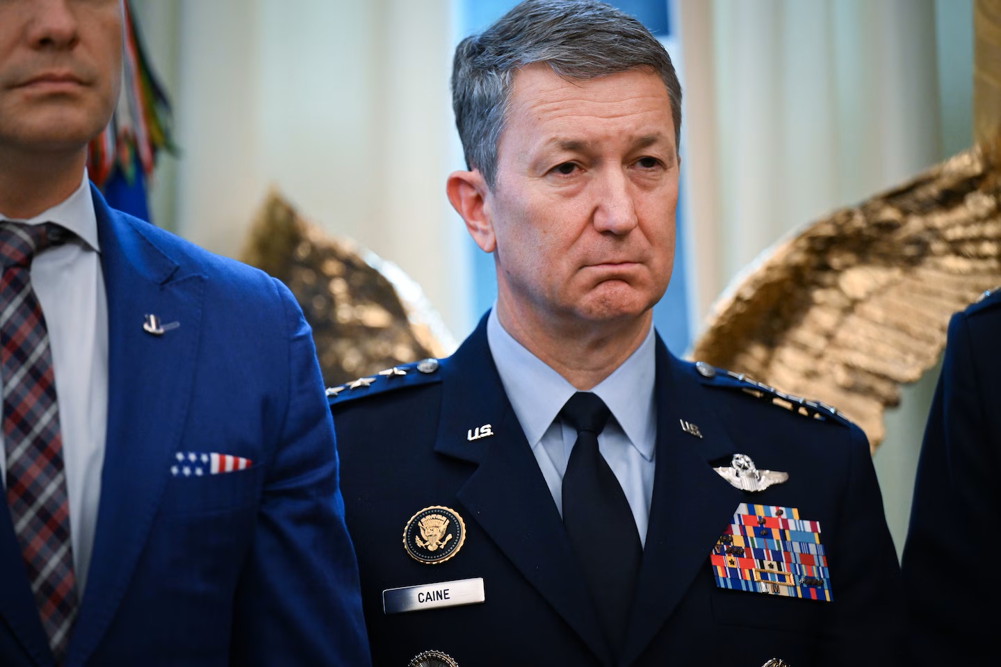 Tướng Dan Caine, Chủ tịch Hội đồng Tham mưu trưởng Liên quân, tham dự một cuộc họp tại Nhà Trắng vào tháng 12/2026 - Ảnh: Matt McClain/The Washington Post