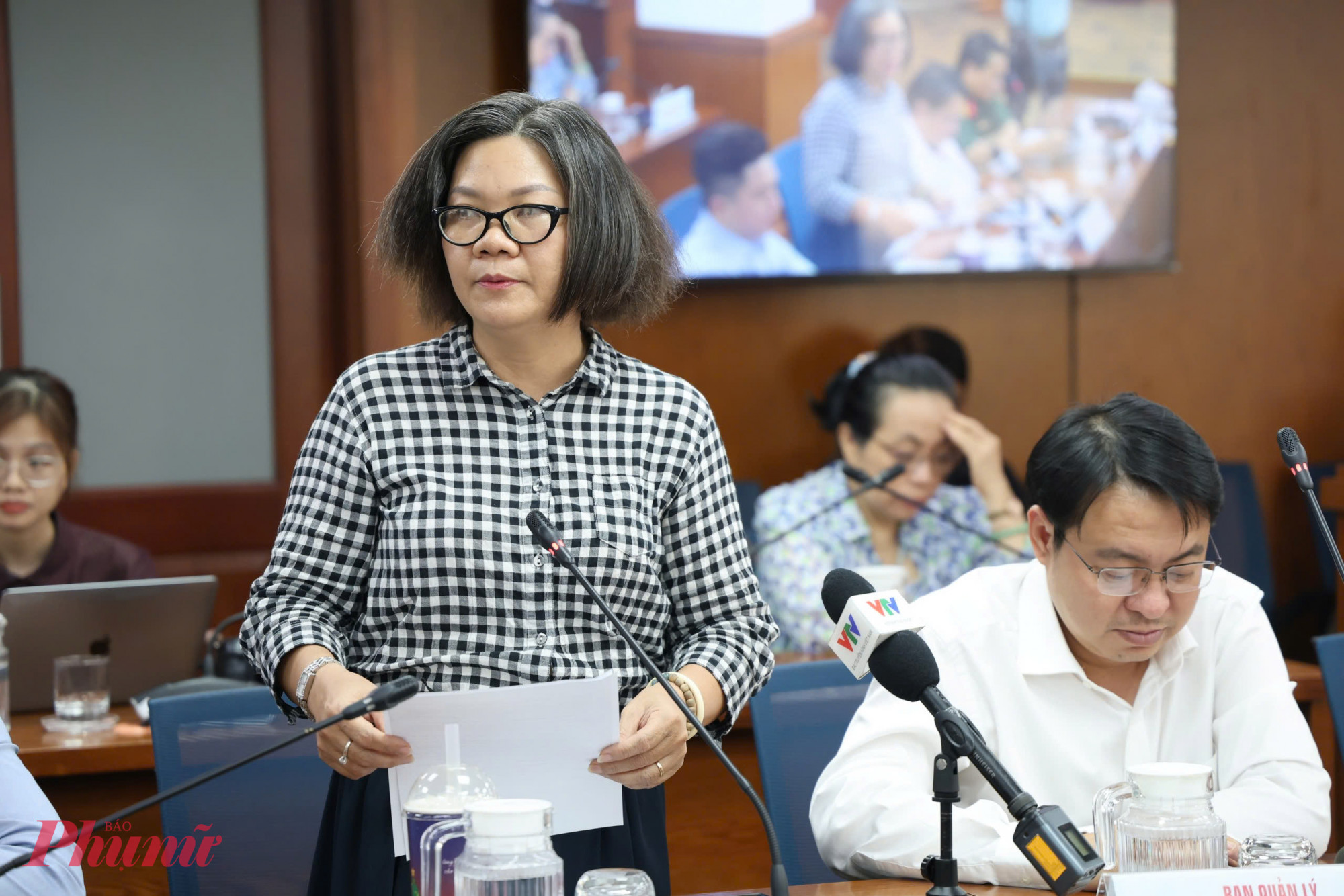 Bà Lê Thị Hoa - Trưởng ban Dân chủ, giám sát và phản biện xã hội Ủy ban MTTQ TPHCM thông tin tại buổi họp báo - Ảnh: Thanh Tâm