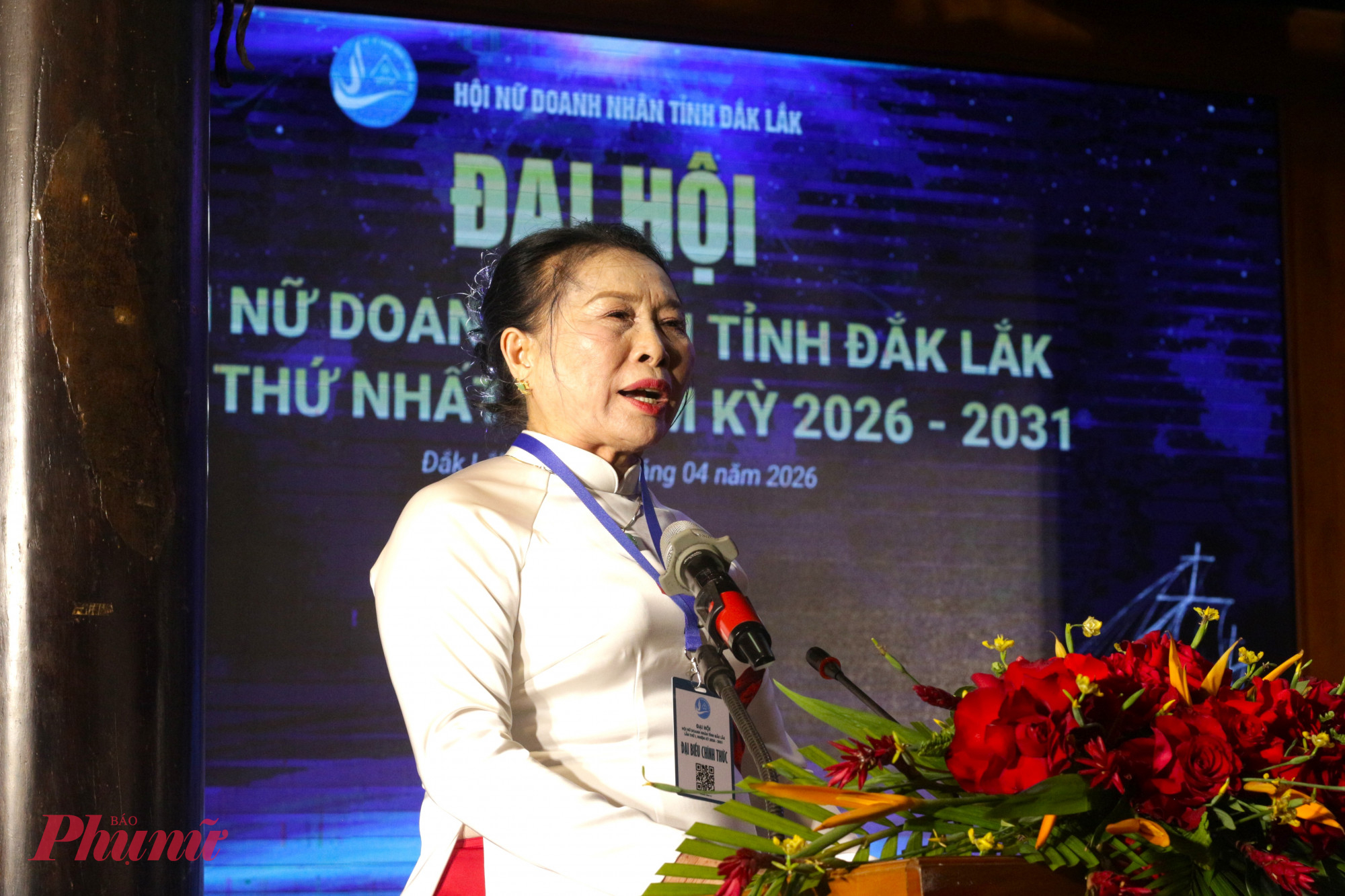 Bà Nguyễn Thị Ngọc Anh – Chủ tịch Hội Nữ doanh nhân tỉnh Đắk Lắk phát biểu tại hội nghị