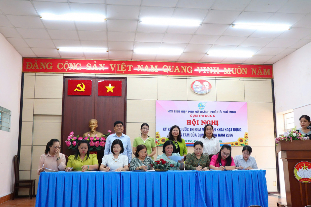 Đại diện các đơn vị cụm thi đua 6 ký giao ước thống nhất thực hiện các chương trình, phần việc ý nghĩa trong năm 2026 - Ảnh: Hội LHPN phường Thủ Đức