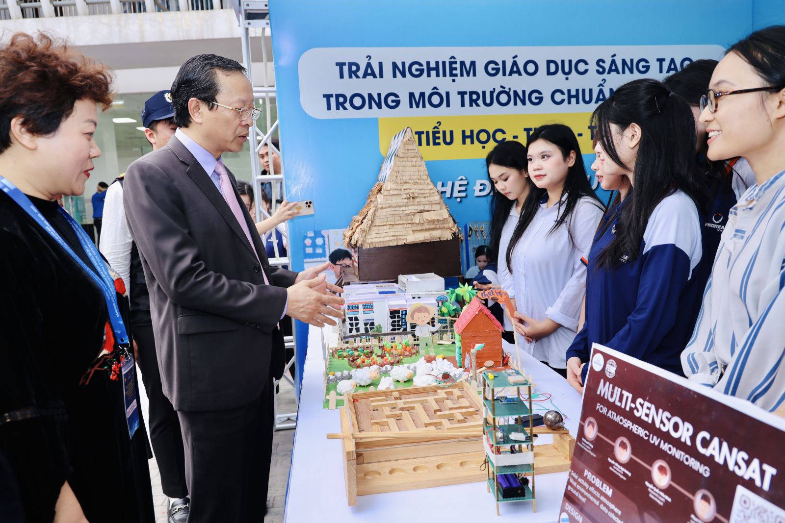 Học sinh tham gia Cuộc thi nghiên cứu khoa học, kỹ thuật cấp quốc gia năm học 2025-2026 - Ảnh: MOET