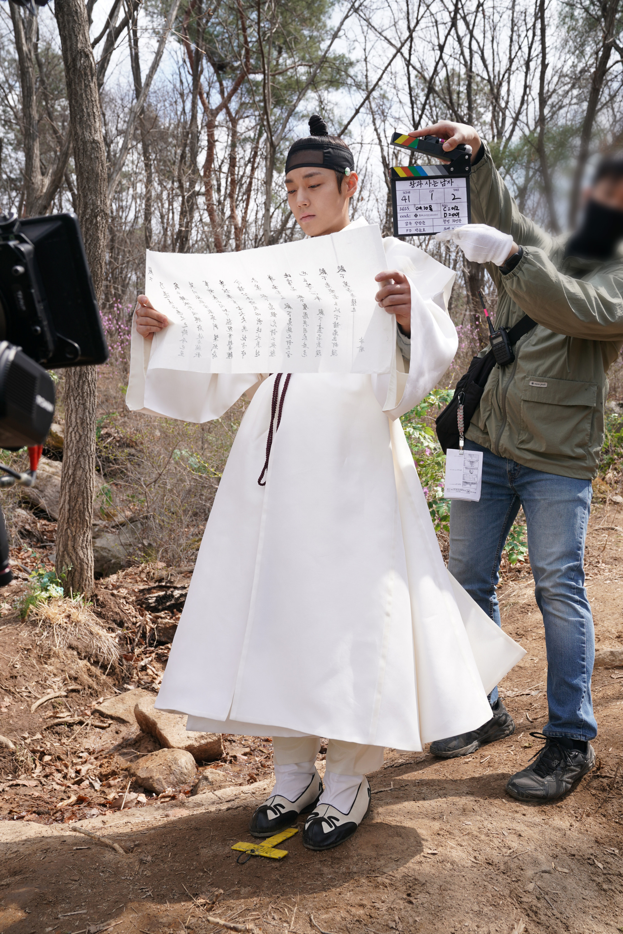 Park Ji Hoon đóng 'Dưới bóng điện hạ': 2,5 tháng giảm 15kg Park Ji Hoon nhịn ăn để có vẻ ngoài gầy gò hốc hác , phù hợp với hoàn cảnh của nhân vật