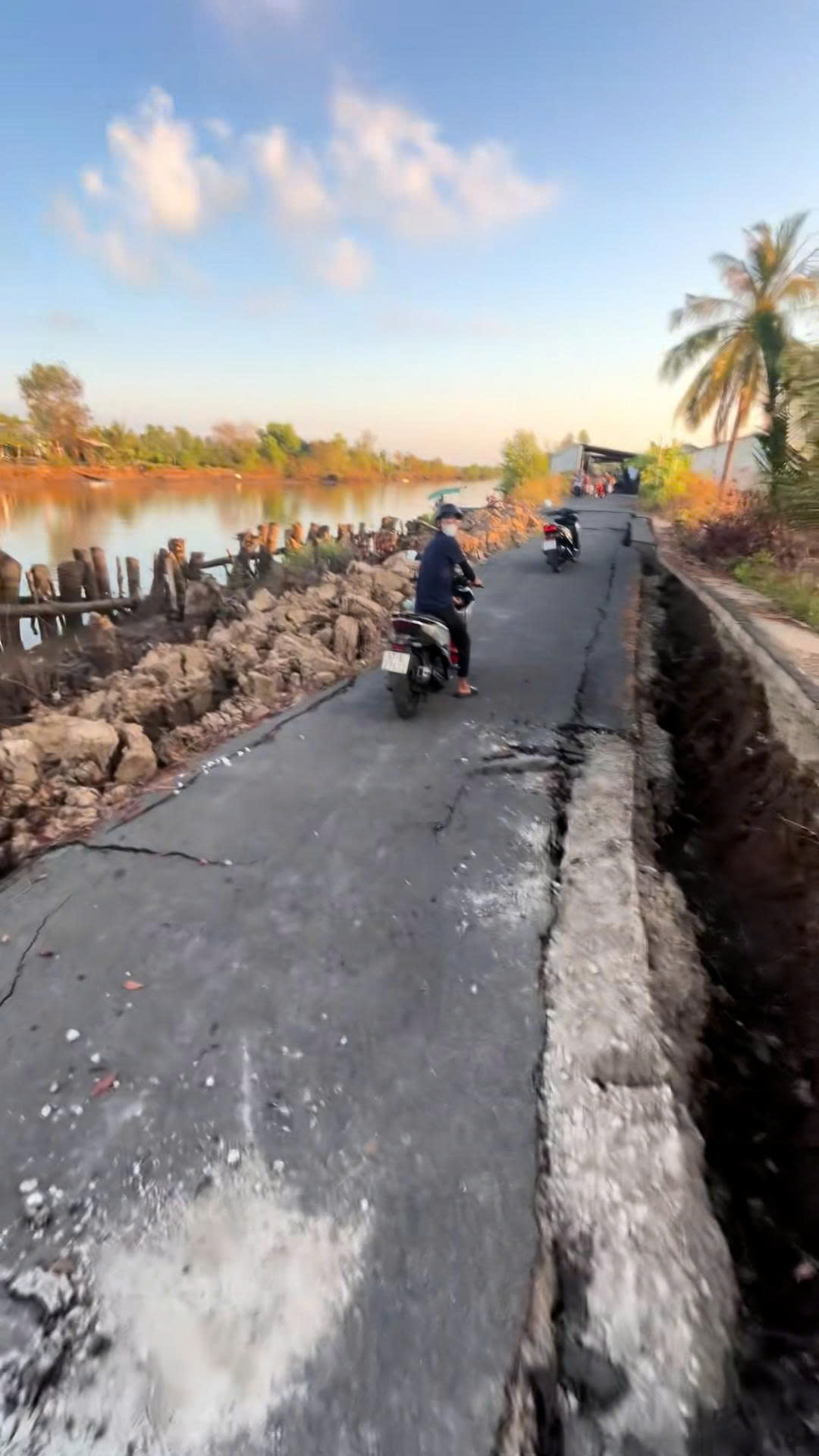 Hiện trường vụ sụp lún. Ảnh CTV