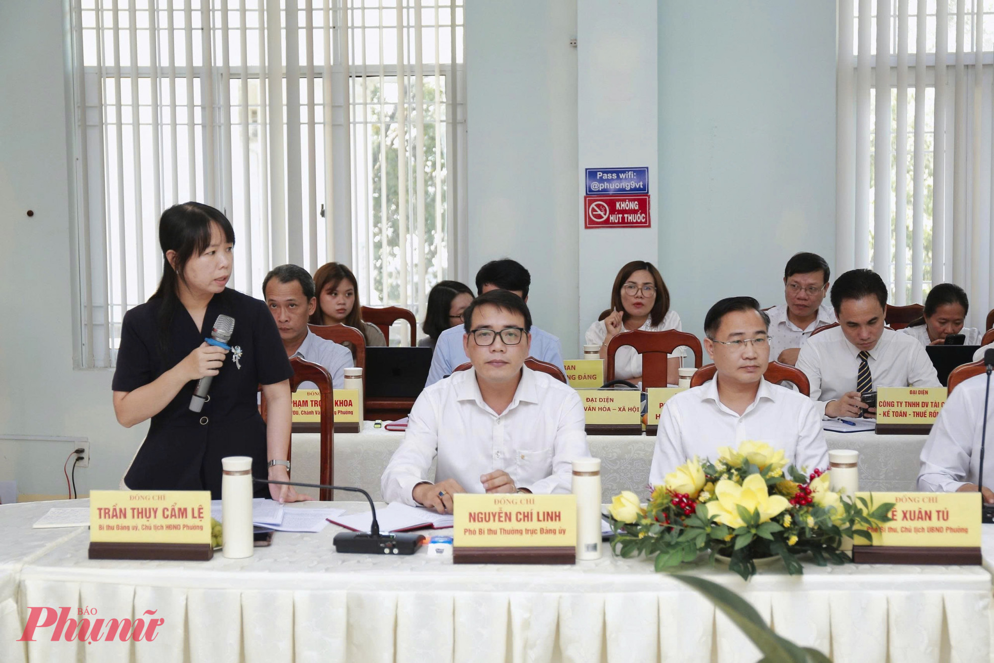 Bà Trần Thụy Cẩm Lệ - Bí thư Đảng uỷ phường Tam Thắng báo cáo tại buổi khảo sát - Ảnh: Thanh Tâm