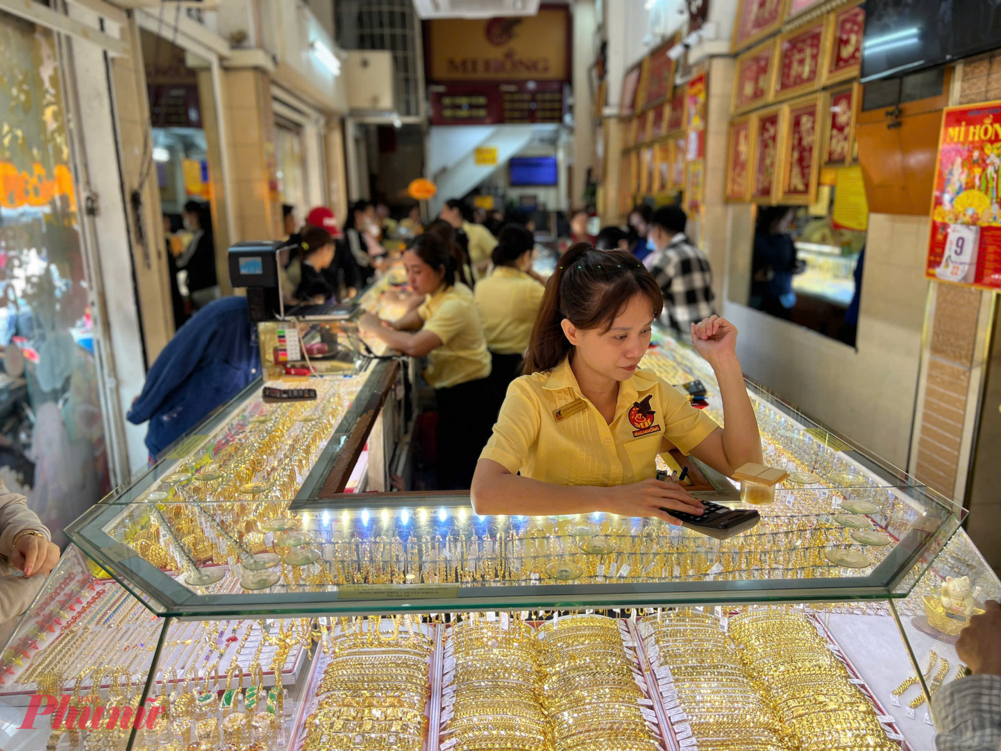 Giá vàng tăng trở lại do đồng USD suy yếu - Ảnh: Quốc Thái