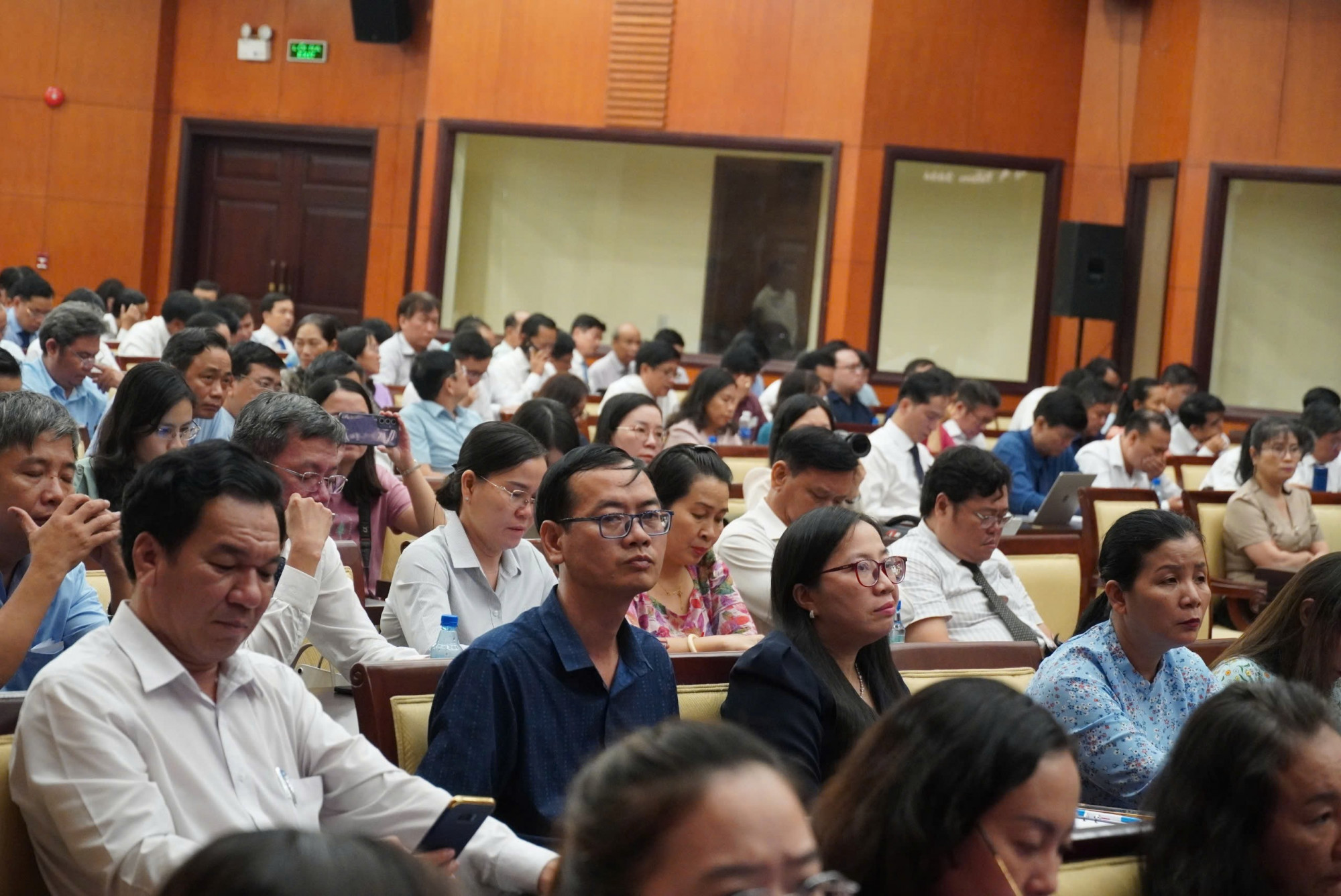 Các đại biểu tham dự chương trình - Ảnh: T.T.