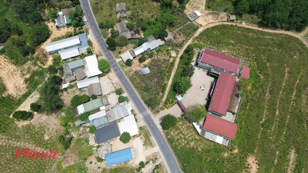 Bên canh đó Sở Xây dựng vừa có thông báo gửi Trung tâm Giám sát điều hành đô thị thông minh thành phố về thời gian cho phép lưu thông các loại xe sơ-mi rơ-móoc và xe kéo rơ-móoc trên tuyến QL 49.