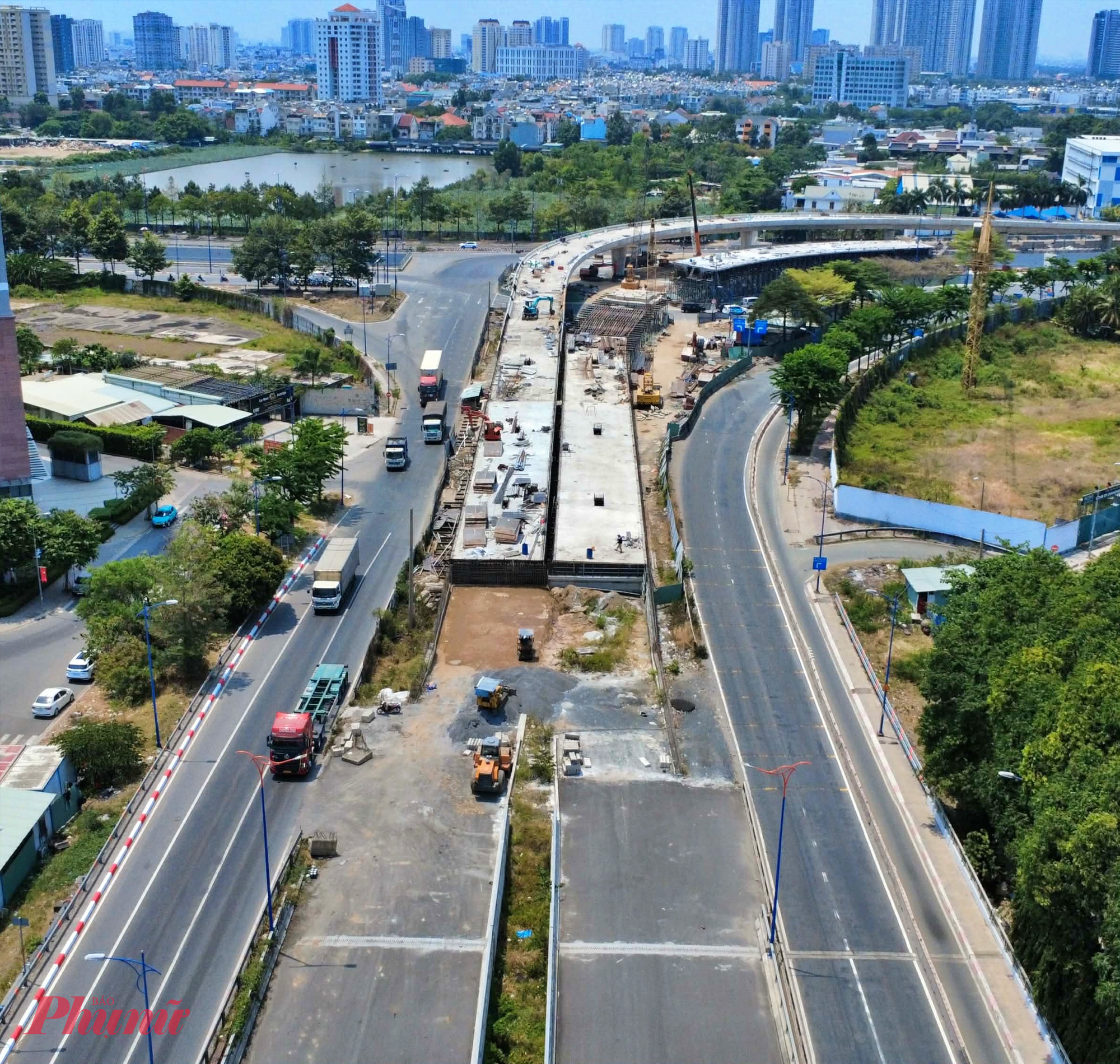 Đối với các nhánh N1.1 và N1.3, kế hoạch thông xe được đặt ra vào cuối tháng 6/2026. Riêng nhánh N1.2 dự kiến hoàn thành trong tháng 10/2026, với điều kiện được bàn giao đầy đủ khoảng 22.012 m² mặt bằng khu vực đường Lương Định Của trong quý I/2026.