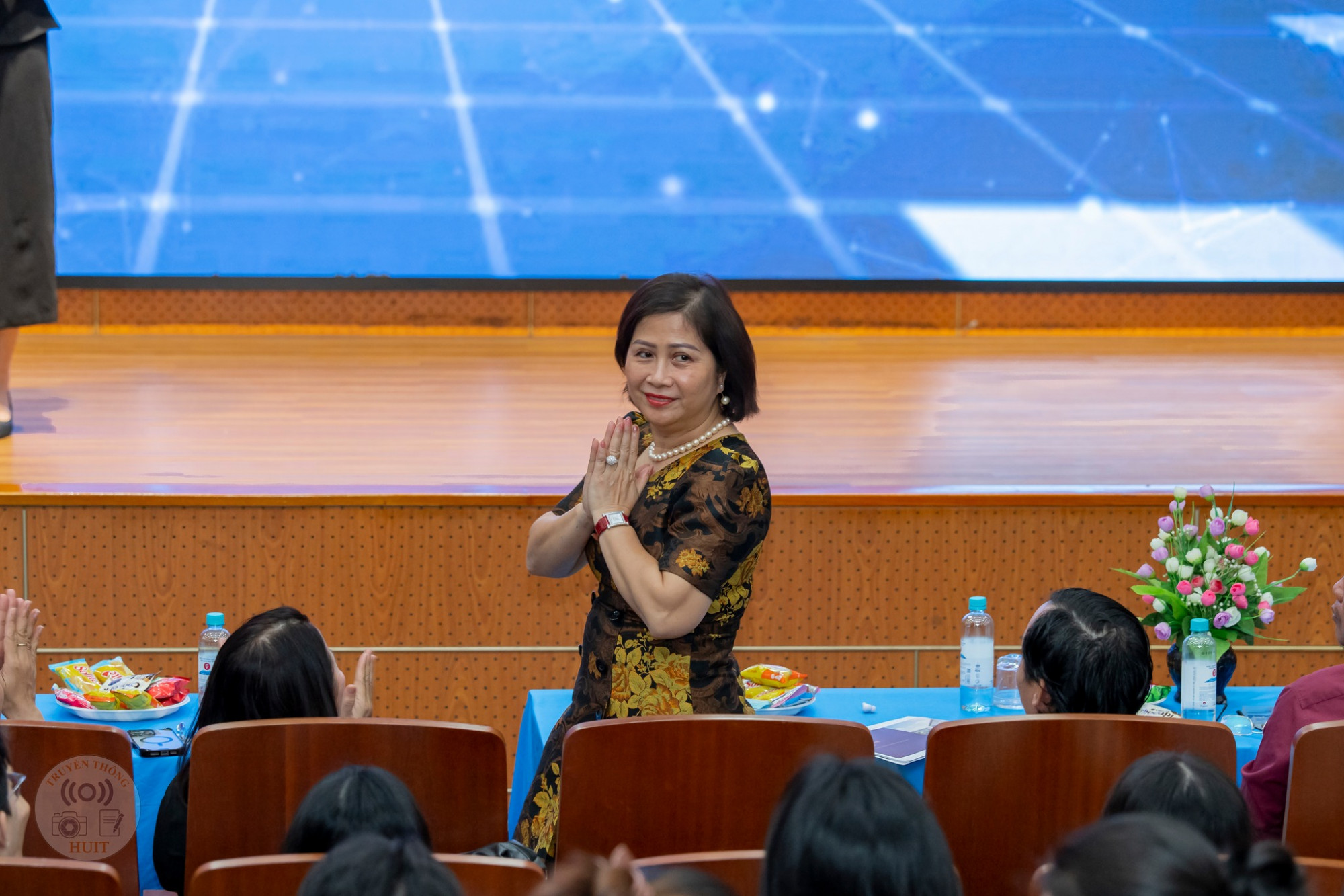 Bà Ngô Thị Thu Thủy truyền cảm hứng cho sinh viên Trường Đại học Công Thương TPHCM - Ảnh: Fujiwa