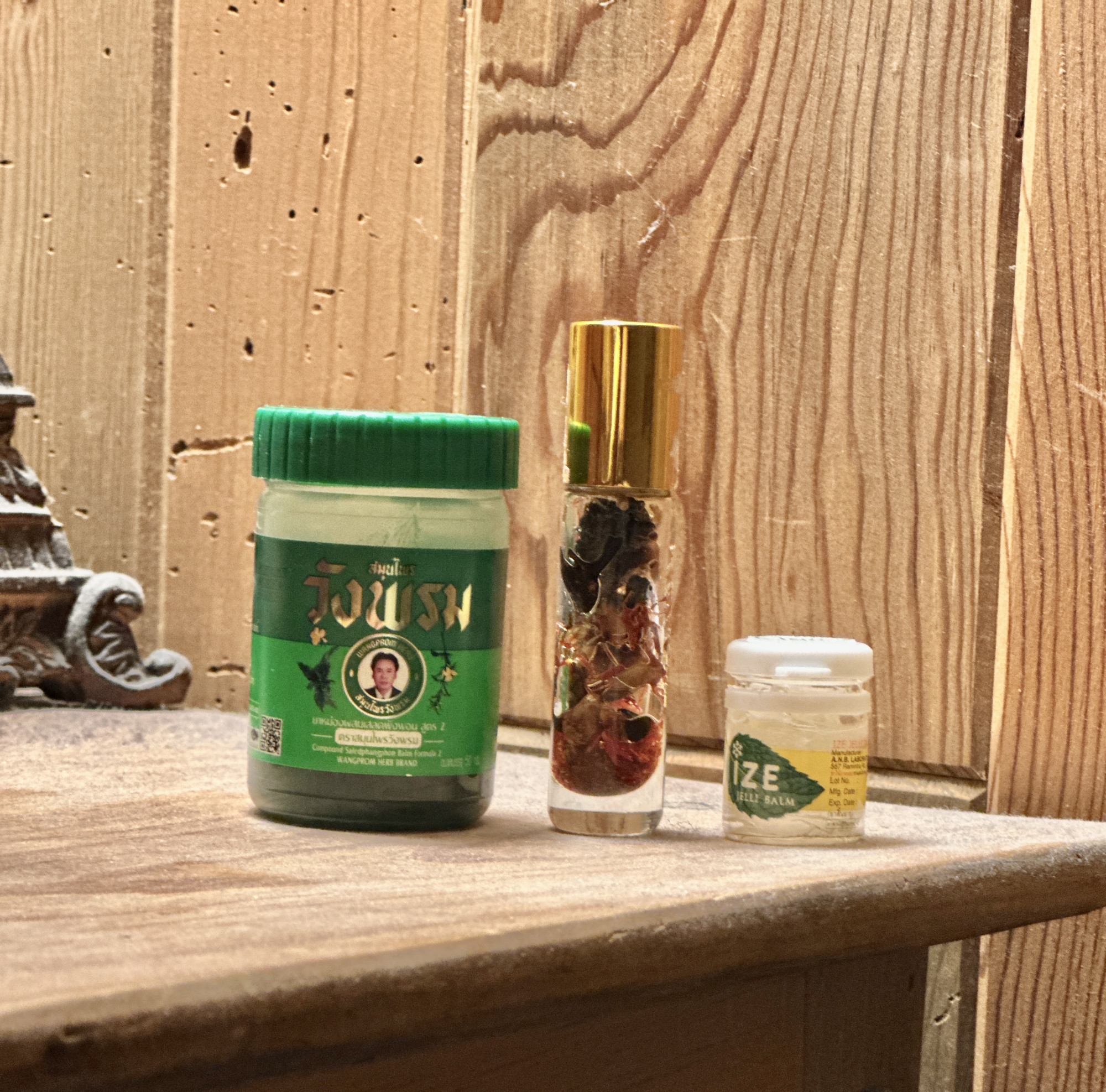 Mấy chai dầu gió “ghiền” của tác giả