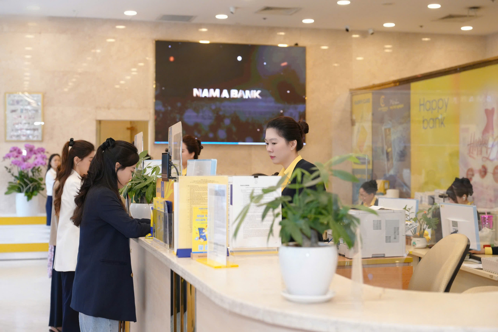 Nam A Bank tiên phong điều chỉnh lãi suất huy động và cho vay - Ảnh: Nam A Bank