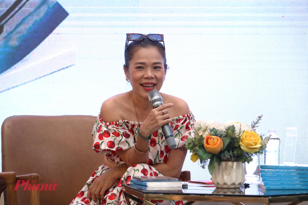 Những người bạn lâu năm của nhạc sĩ cũng góp mặt trong buổi giao lưu như ca sĩ Mỹ Lệ, diễn viên Hồng Hạnh...