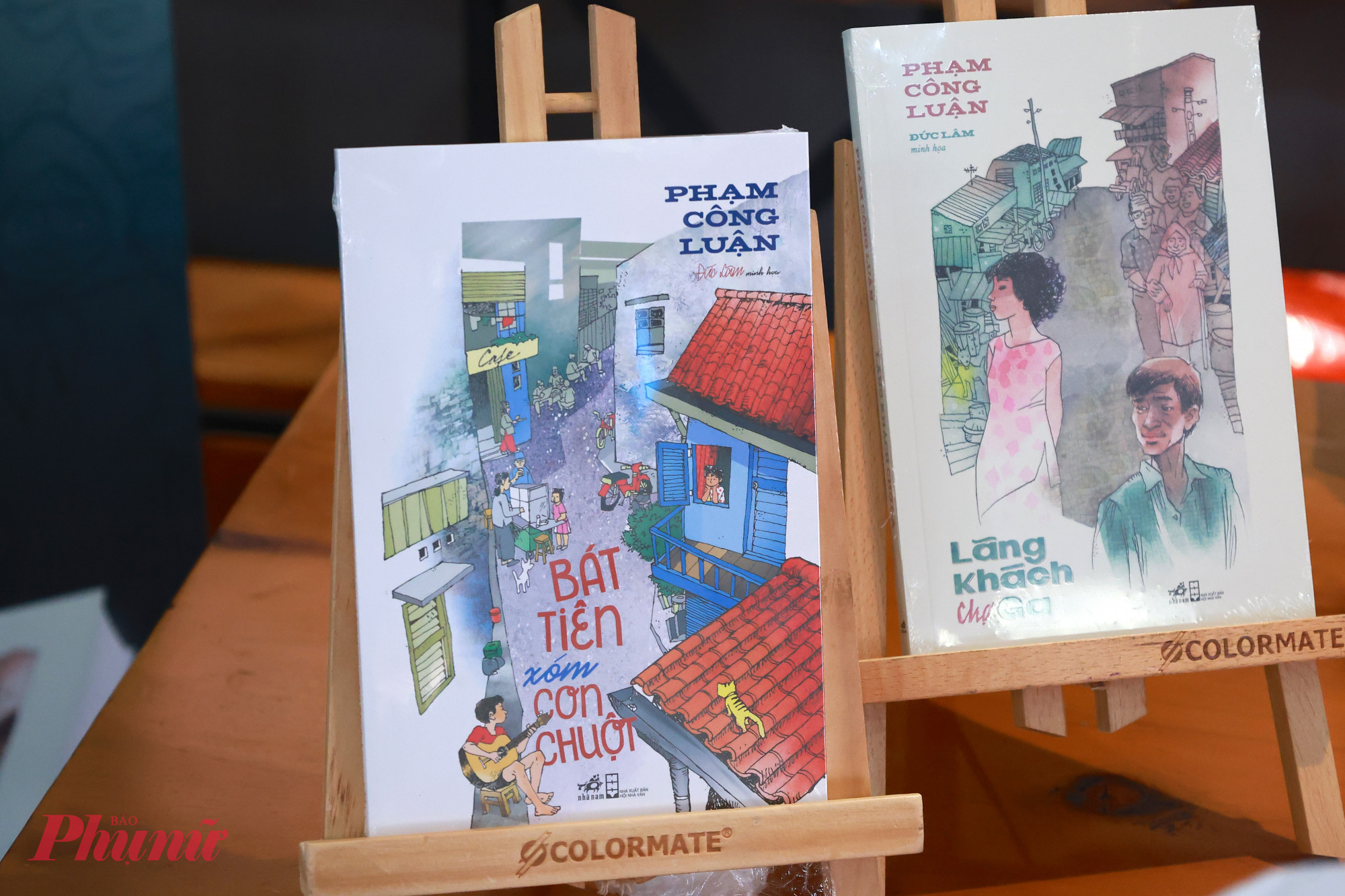 Bộ đôi tác phẩm được ra mắt trong buổi gặp gỡ và ký tặng của nhà văn Phạm Công Luận