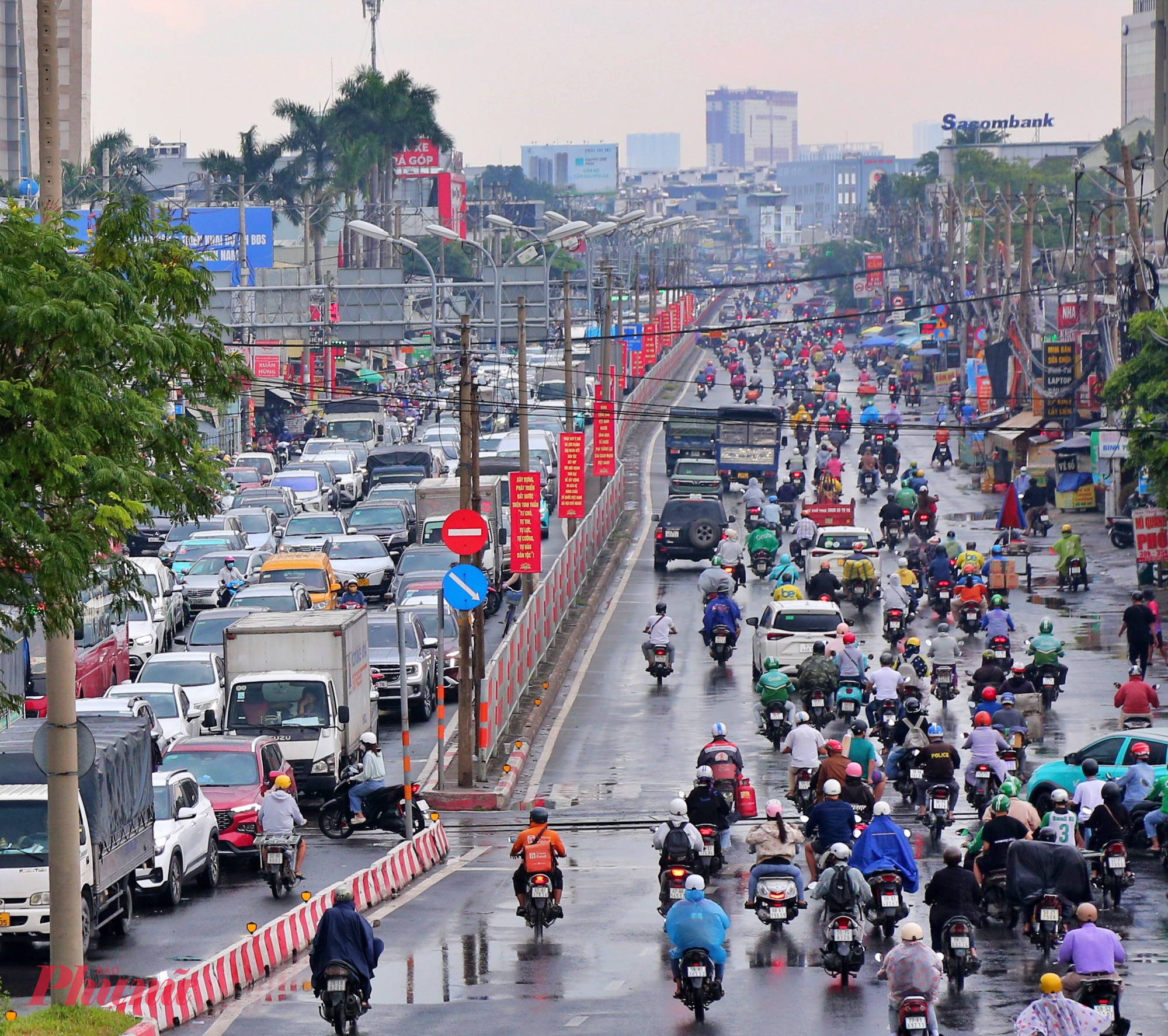 Dự án còn bao gồm hạng mục xây dựng đoạn đường trên cao dài 3,2 km với 4 làn xe và hệ thống đường song hành hai bên, vận tốc thiết kế 60km/h. Bên cạnh đó, dự án cũng xây dựng 2 hầm chui tại nút giao Bình Lợi và nút giao Bình Phước.