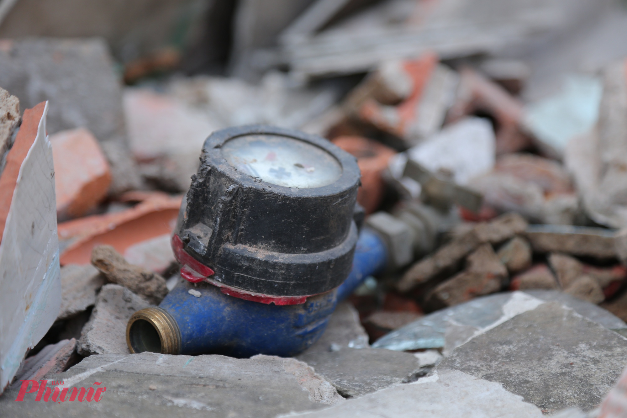 Có trường hợp căn nhà bên cạnh đã được tháo dỡ hoàn toàn, trả lại mặt bằng sạch cho đơn vị chức năng.