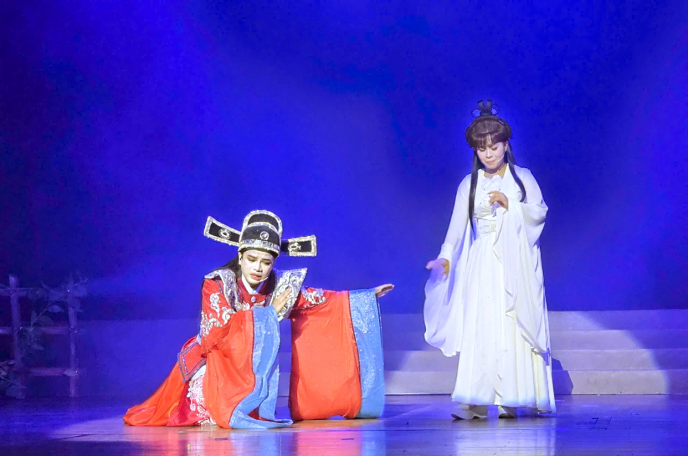 Khá lâu rồi, sân khấu cải lương mới có một vở diễn mang màu sắc liêu trai như Nhị kiếp kỳ duyên - ẢNH: NGỌC TUYẾT 