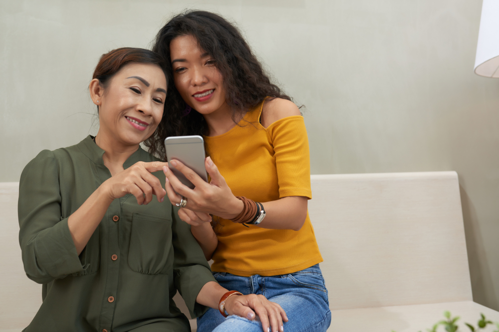 Tôi biết cha mẹ thương mình, nhưng sự quan tâm thái quá khiến tôi ngột ngạt, dần dần không muốn gần mẹ. Chỉ khi ở xa ra thì tình cảm mẹ con mới có thể qua dọn đến nơi ở mơ