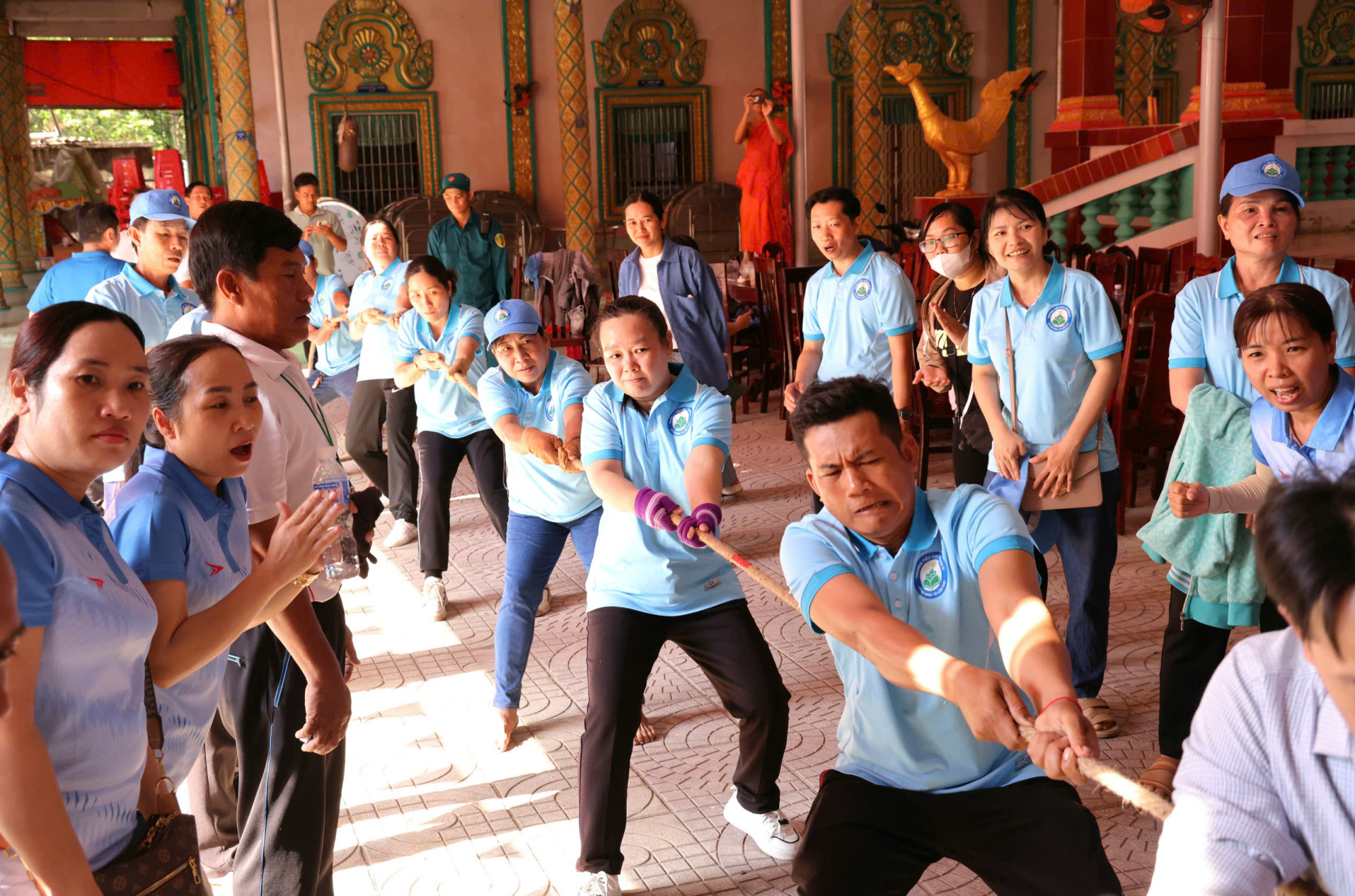 tổ chức nhiều hoạt động phong trào văn hóa, văn nghệ thể dục thể thao, thi đấu các trò chơi dân gian;