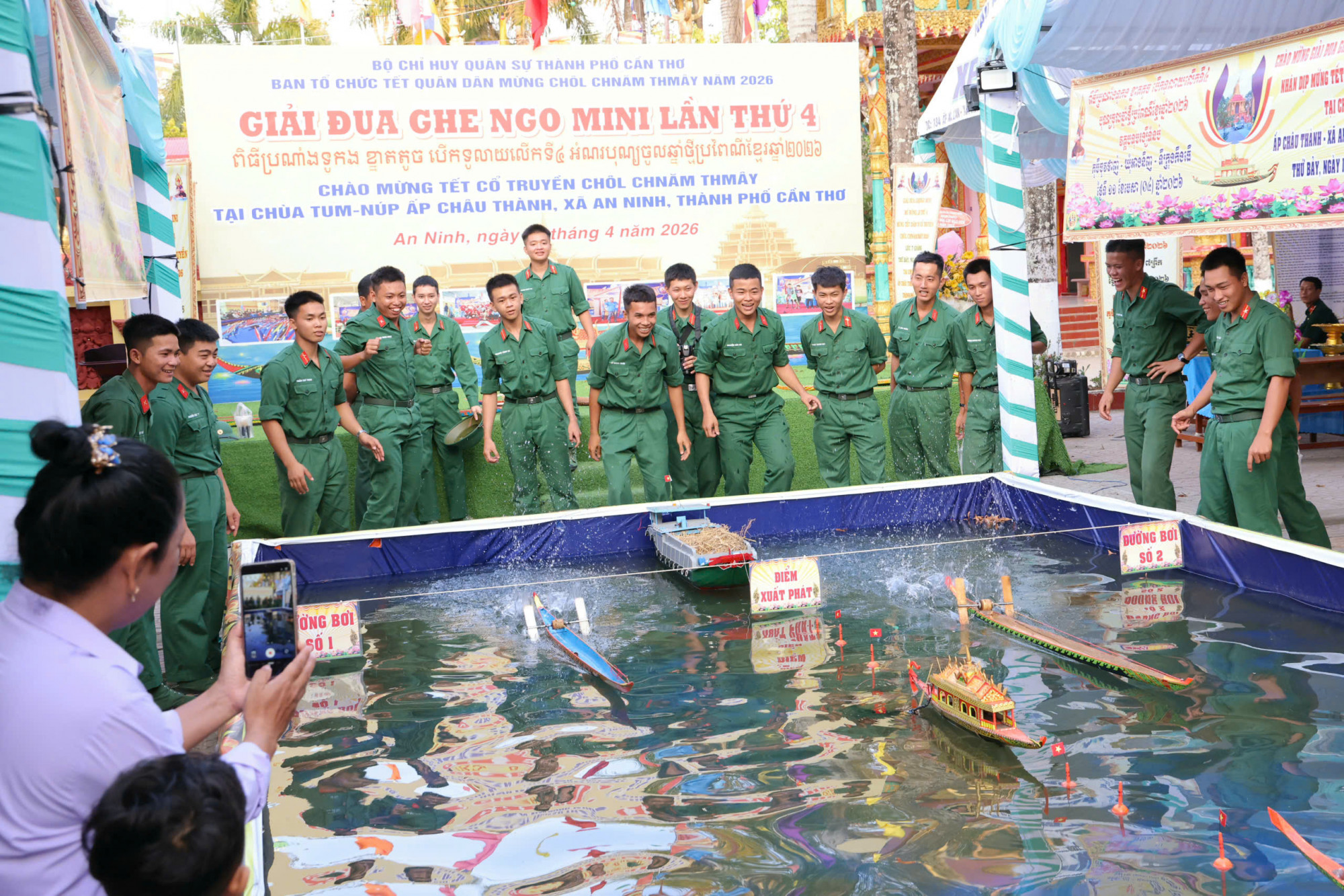 Giải đua ghe ngo mi ni 