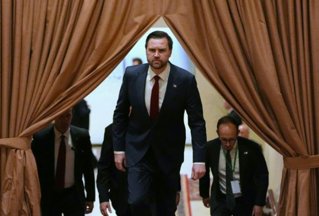 Phó Tổng thống JD Vance đã đến dự một cuộc họp báo ở Islamabad, nơi ông tuyên bố Iran và Mỹ đã không đạt được thỏa thuận chấm dứt chiến tranh ở Trung Đông