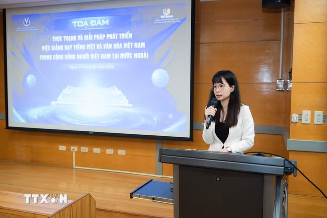 Tôn vinh tiếng Việt: Bồi đắp tình yêu tiếng Việt ở Đài Loan Ông Nguyễn Duy Anh-Tổng thư ký Mạng lưới Giảng dạy tiếng Việt và Văn hóa Việt Nam toàn cầu chia sẻ tại cuộc tọa đàm - Ảnh: TTXVN