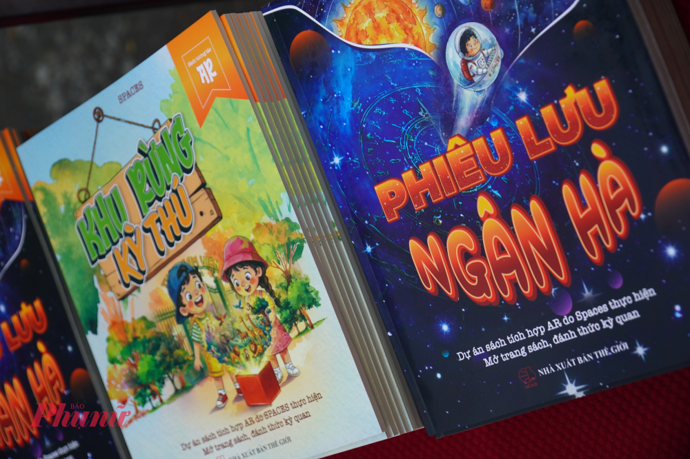 Bộ đôi sách tương tác AR “Phiêu lưu Ngân hà” và “Khu rừng Kỳ thú” do SPACES phát triển.