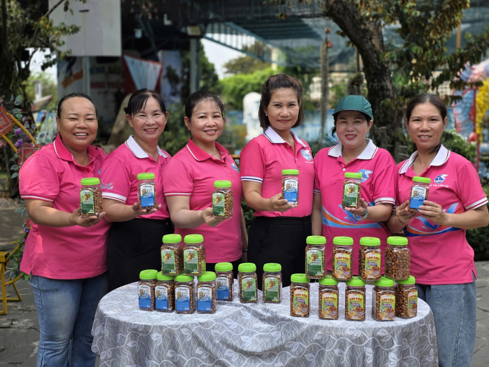 Gian hàng phụ nữ khởi nghiệp. Ảnh: TV