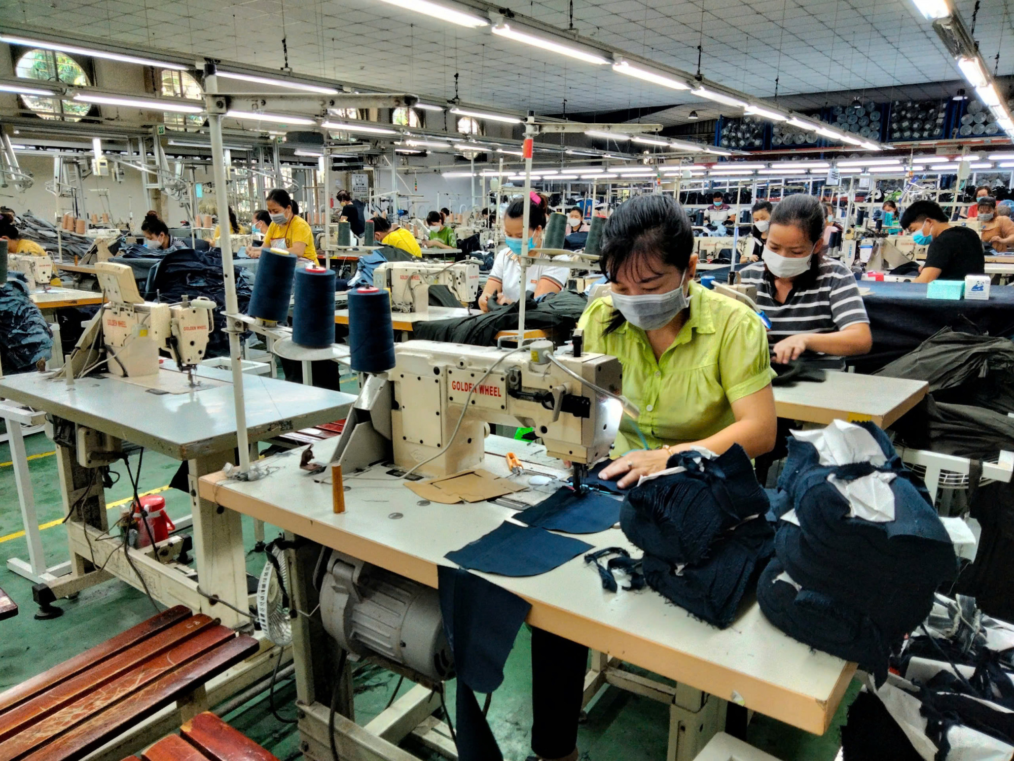 Nhiều doanh nghiệp dệt may gặp khó khi chiến sự Trung Đông kéo dài