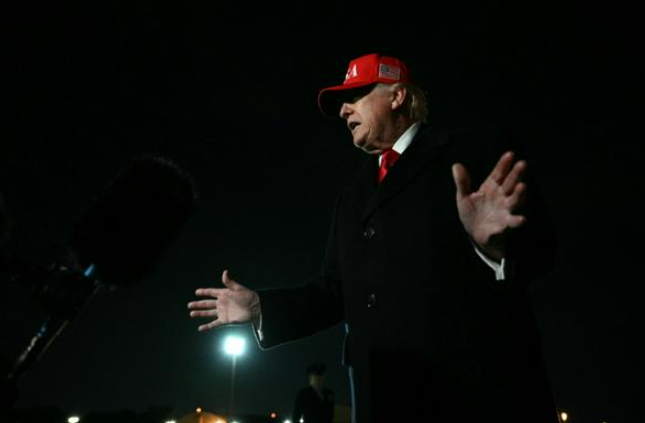 Ngày 13/4, quân đội Mỹ cho biết sẽ bắt đầu phong tỏa toàn bộ các cảng của Iran, sau khi các cuộc đàm phán giữa hai bên tại Pakistan không đạt được kết quả.