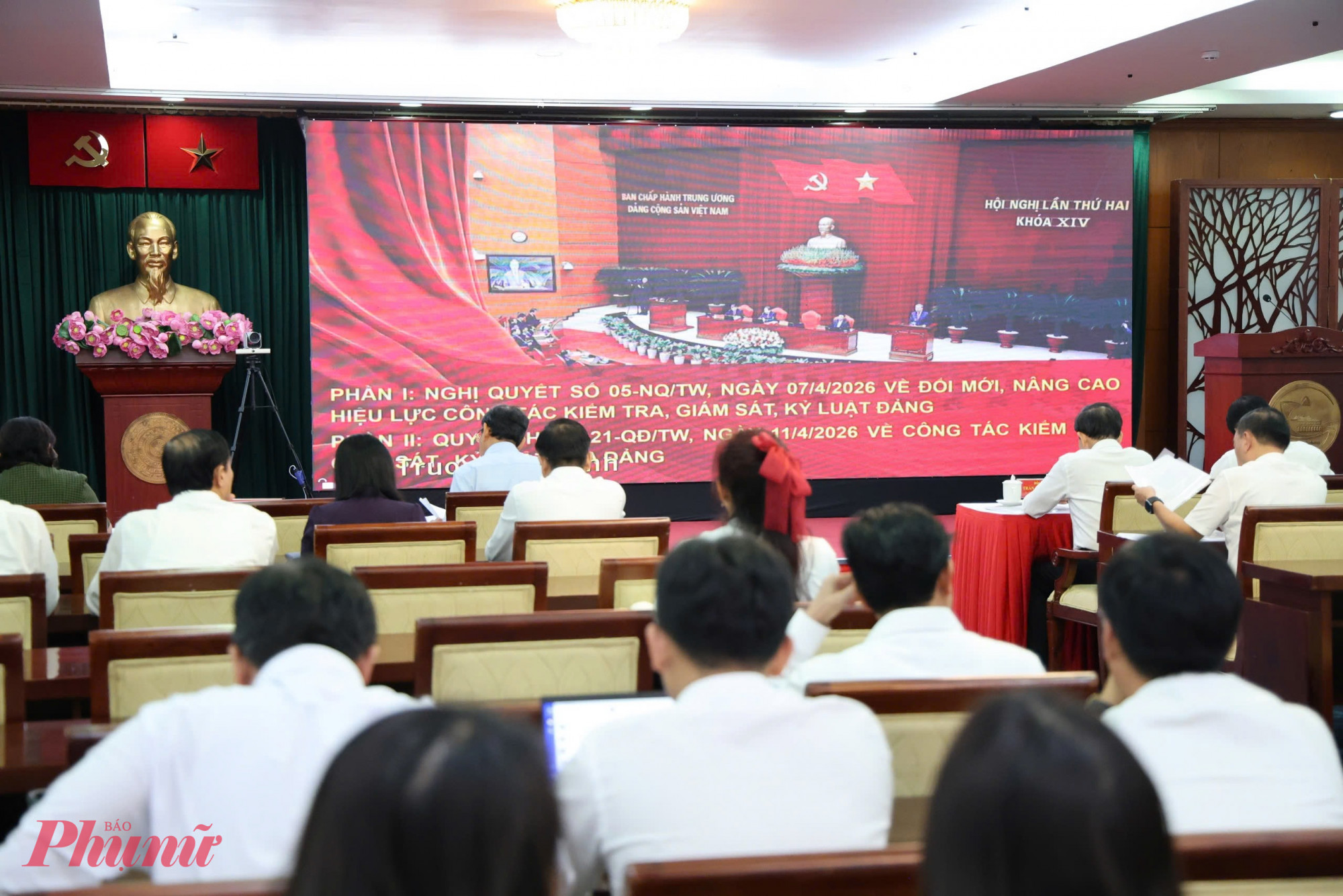 Hội nghị toàn quốc nghiên cứu, học tập, quán triệt và triển khai thực hiện Nghị quyết Hội nghị lần thứ hai Ban Chấp hành Trung ương Đảng khóa XIV tại điểm cầu TPHCM - Ảnh: Thanh Tâm