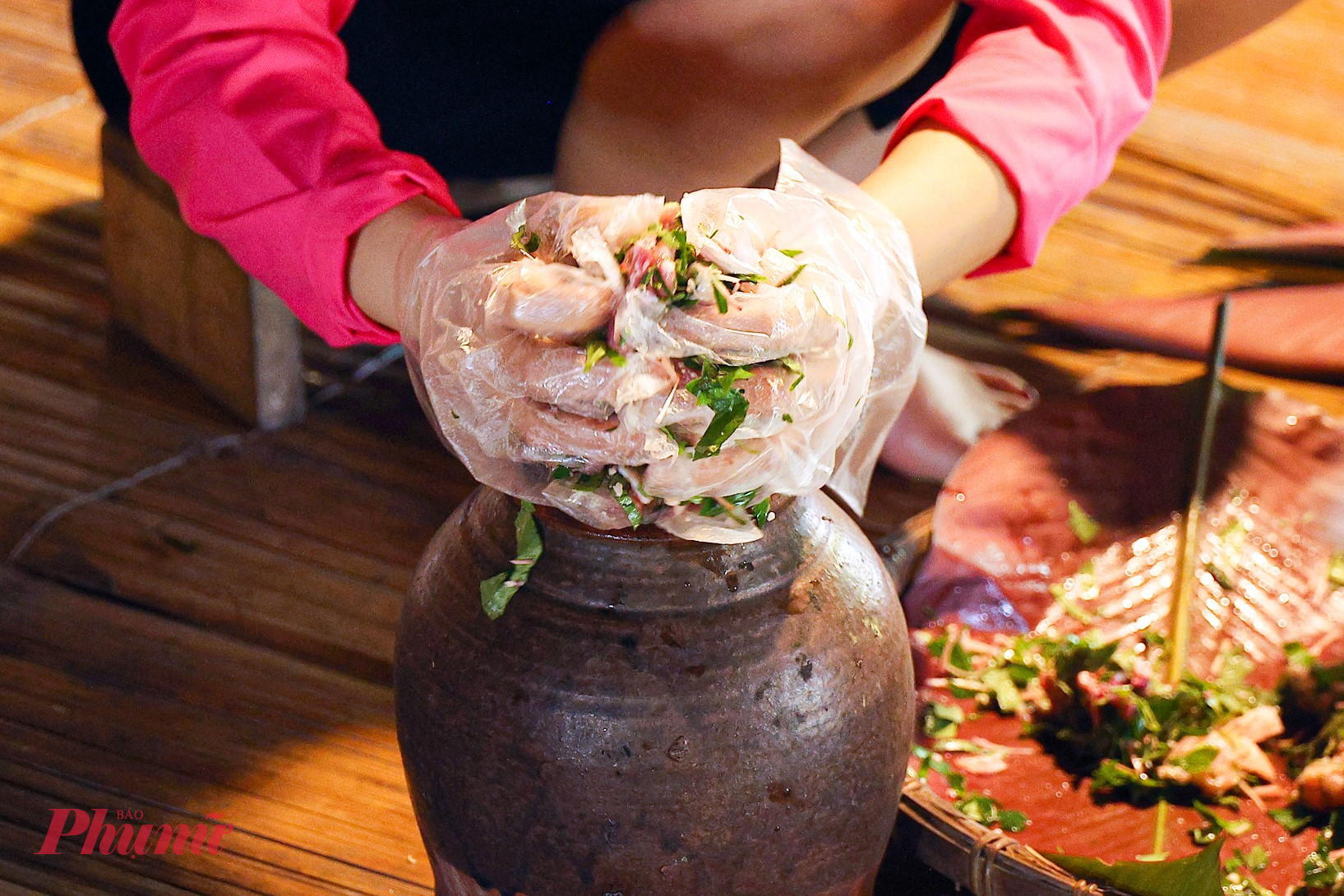  Sau vịt bầu – “linh hồn” của mâm cỗ, những món ăn khác lần lượt góp vị, làm nên bức tranh ẩm thực trọn vẹn. Sau vịt bầu – “linh hồn” của mâm cỗ, những món ăn khác lần lượt góp vị, làm nên bức tranh ẩm thực trọn vẹn.