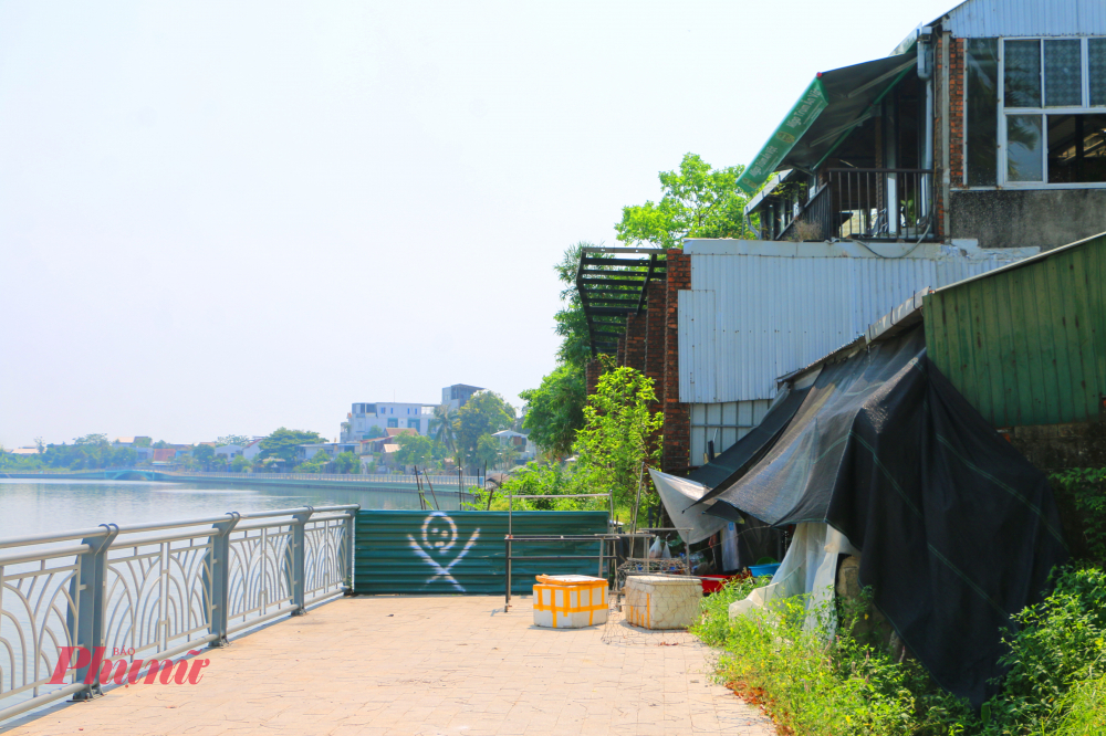 Theo đơn vị chủ đầu tư dự án, sau khi tháo gỡ xong điểm nghẽn về nguồn vốn, hiện dự án đường đi bộ ven sông Như Ý chưa thể hoàn thành kết nối toàn tuyến vì còn vướng mặt bằng tại vị trí của một hộ dân nằm trong khu vực triển khai dự án.