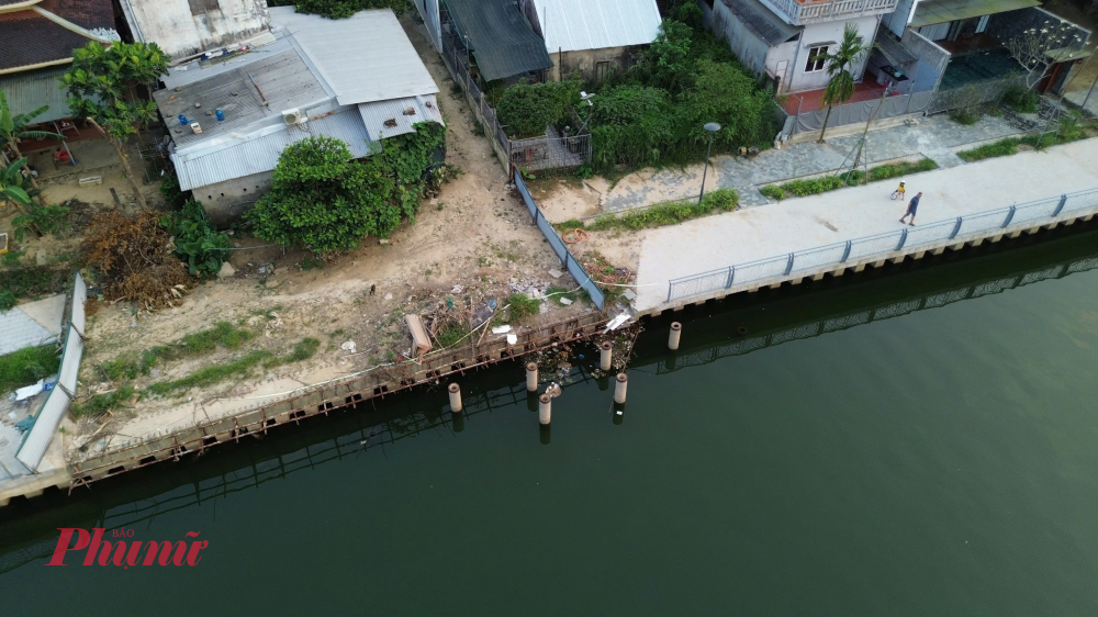 Theo tìm hiểu của phóng viên Báo Phụ nữ TP HCM Nguyên nhân là dự án này đang còn vướng công tác giải phóng mặt bằng của một hộ dân dẫn đến chậm tiến độ.