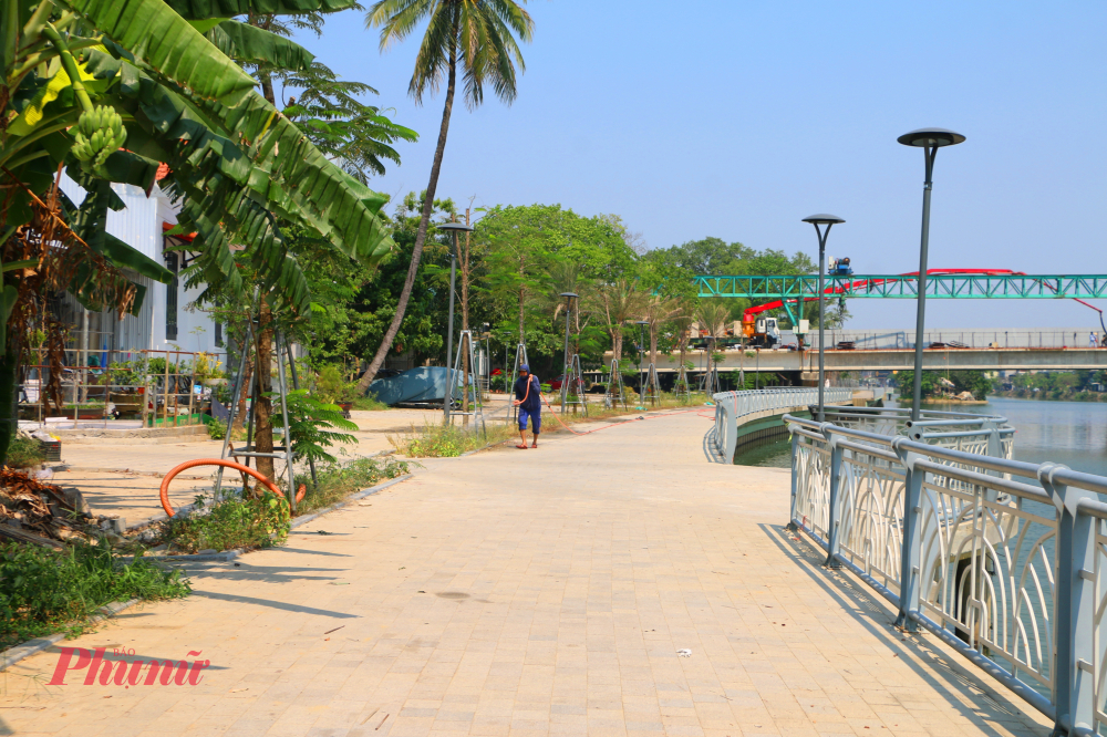 Theo Ban Quản lý dự án ĐTXD khu vực 1 (TP Huế), quá trình thực hiện dự án đường đi bộ ven sông Như Ý, chủ đầu tư phải gia hạn thời gian thi công nhiều lần do chậm tiến độ, nguồn vốn ODA đã giải ngân hết. Sau đó, TP Huế đã xin điều chỉnh chủ trương đầu tư và điều chỉnh dự án, sử dụng nguồn vốn của địa phương thay thế để dự án tiếp tục thực hiện.