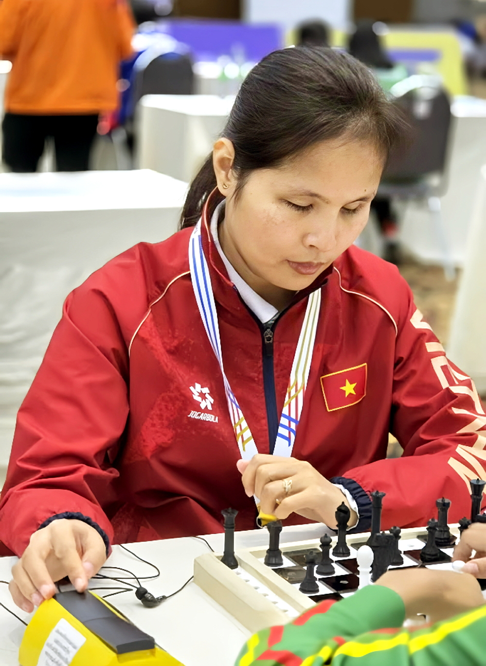 Chị Đào Thị Lệ Xuân tìm thấy nghị lực sống qua môn thể thao trí tuệ cờ vua