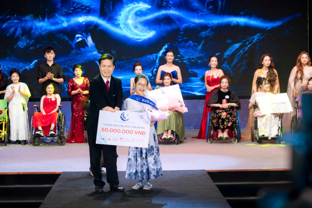 Chị Nguyễn Kim Yến Nhi vượt qua rào cản, tự tin tỏa sáng trên sân khấu