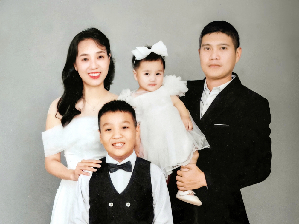 “Lấy chồng nghề biển hồn treo cột buồm” Gia đình nhỏ của cô giáo Nguyễn Thị Thúy Hằng và chính trị viên Phạm Nhạc Sỹ - Ảnh do nhân vật cung cấp