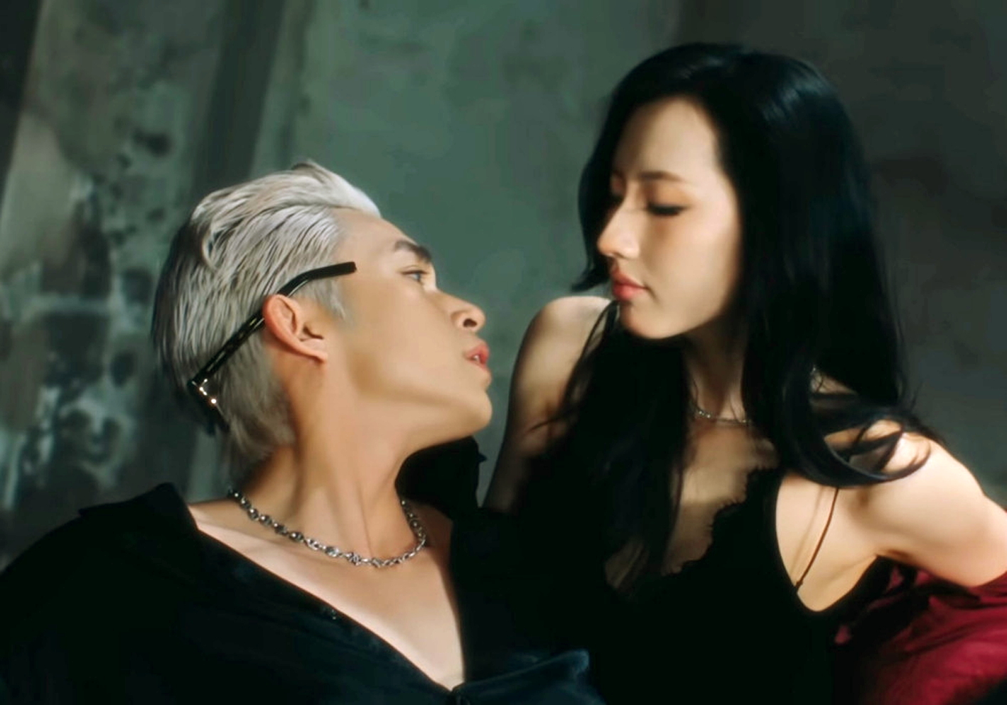 Hình ảnh trong MV Truth or dare của Jun Phạm - Ảnh cắt từ MV