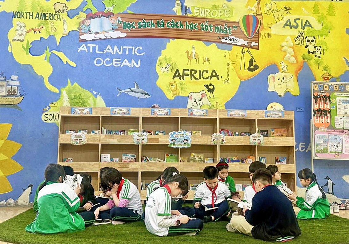 Đọc sách - thói quen cần được hình thành từ sớm  với sự đồng hành của gia đình và nhà trường - ẢNH: V.T.