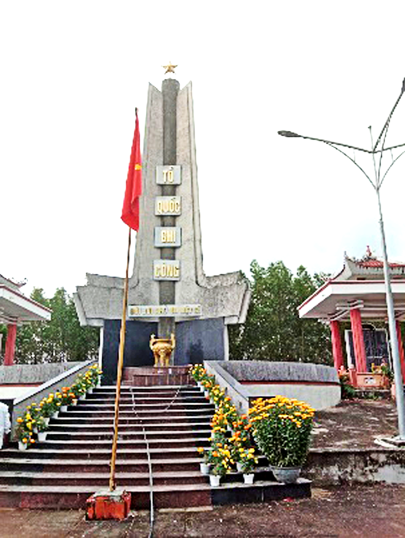 Ông ngoại tôi đã được đưa về mảnh đất quê hương - ẢNH: TRÚC NGUYỄN 