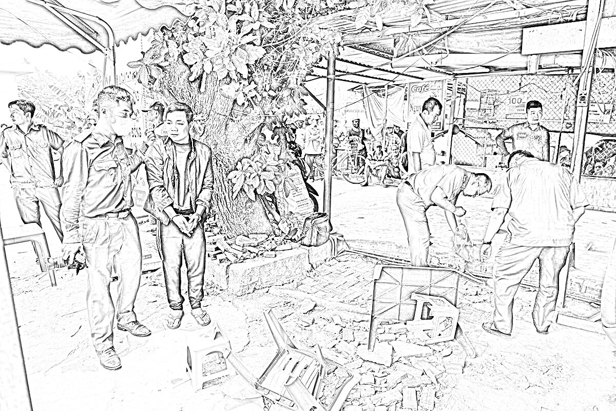 Cơ quan chức năng tổ chức khám nghiệm hiện trường… Ảnh: Tiến Tầm