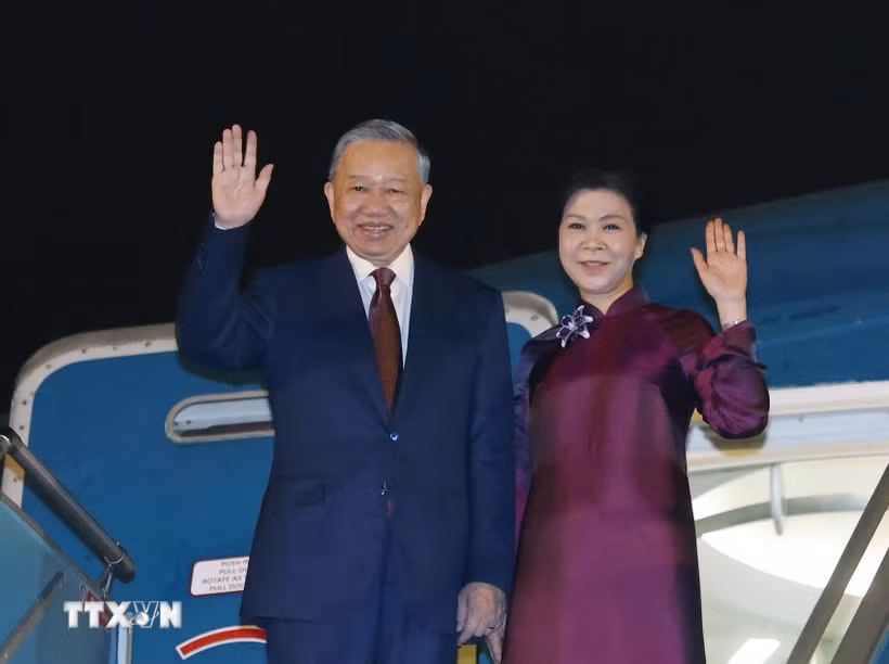 Tổng Bí thư, Chủ tịch nước Tô Lâm và Phu nhân rời Hà Nội, lên đường thăm cấp Nhà nước đến Trung Quốc- Ảnh: TTXVN